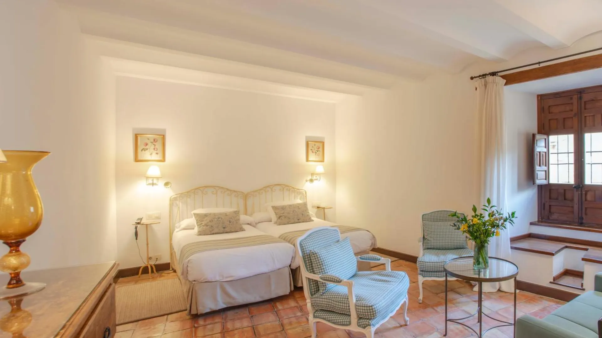 Hotel Puerta De La Luna Baeza 4*,