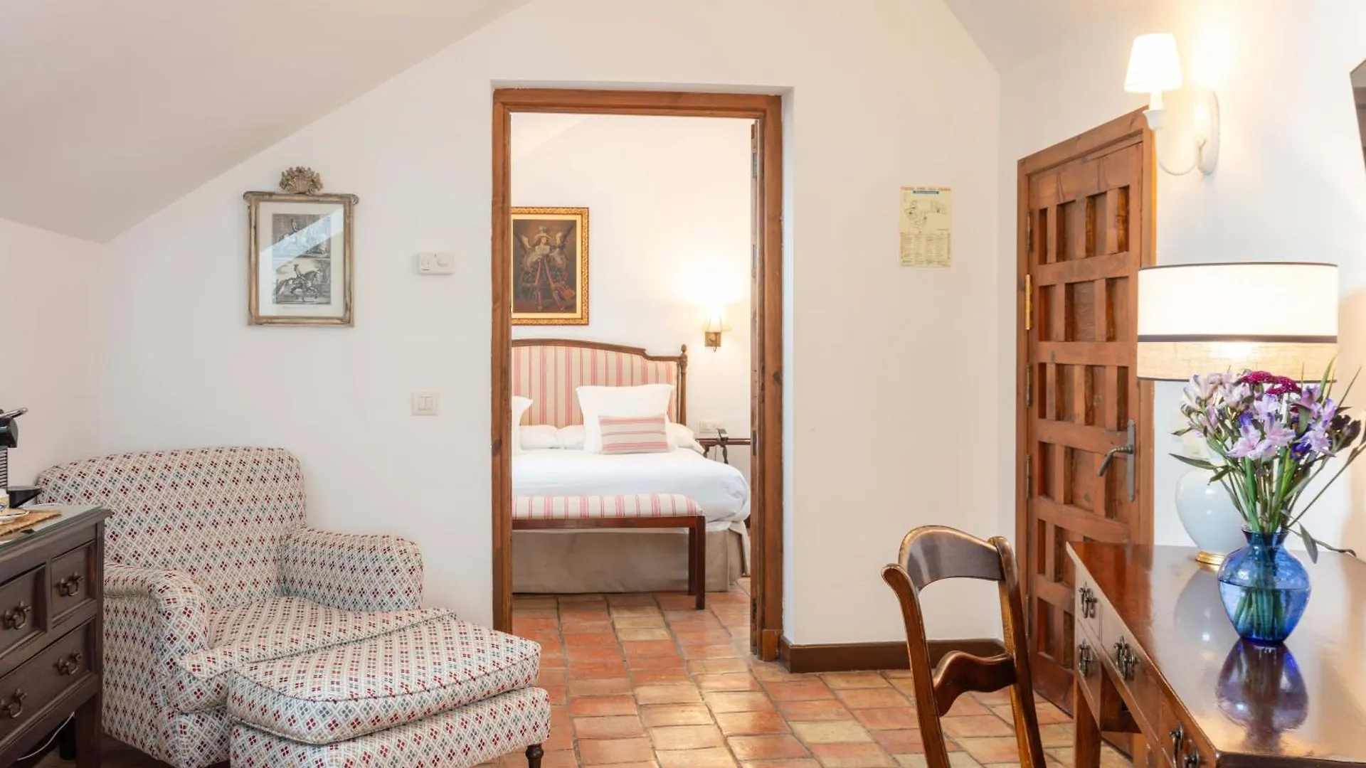 Hotel Puerta De La Luna Baeza 4*,