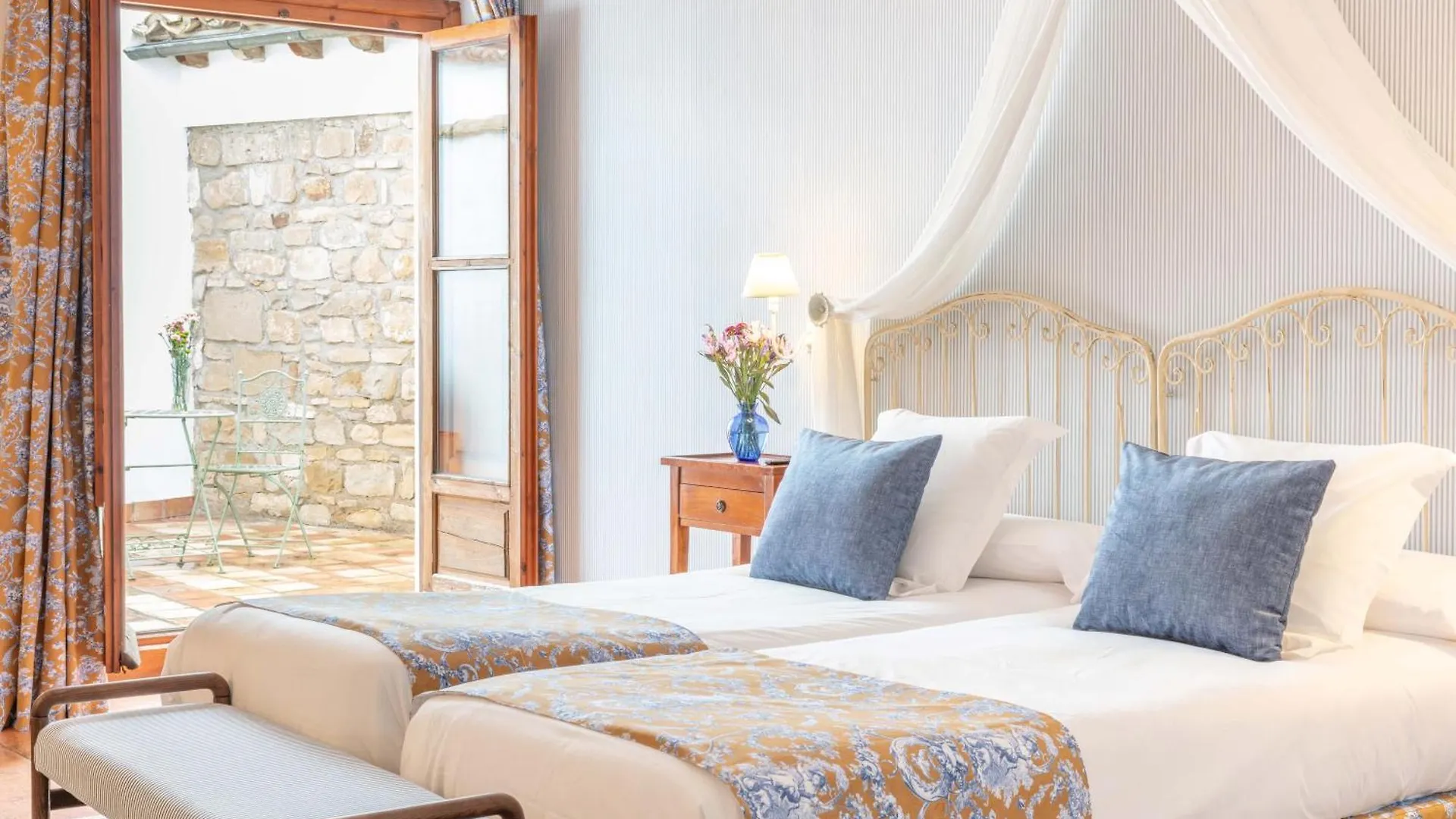 Hotel Puerta De La Luna Baeza 4*,